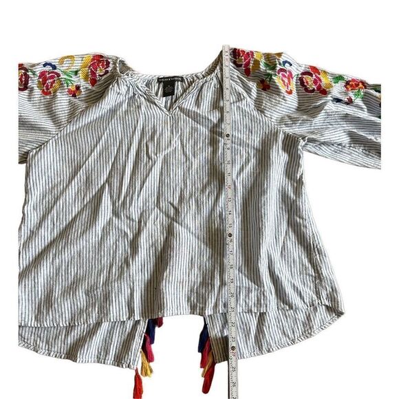 New Chelsea & Theodore Blue Chambray Stripe Embroidered White Top linen blend Wo - Picture 11 of 11